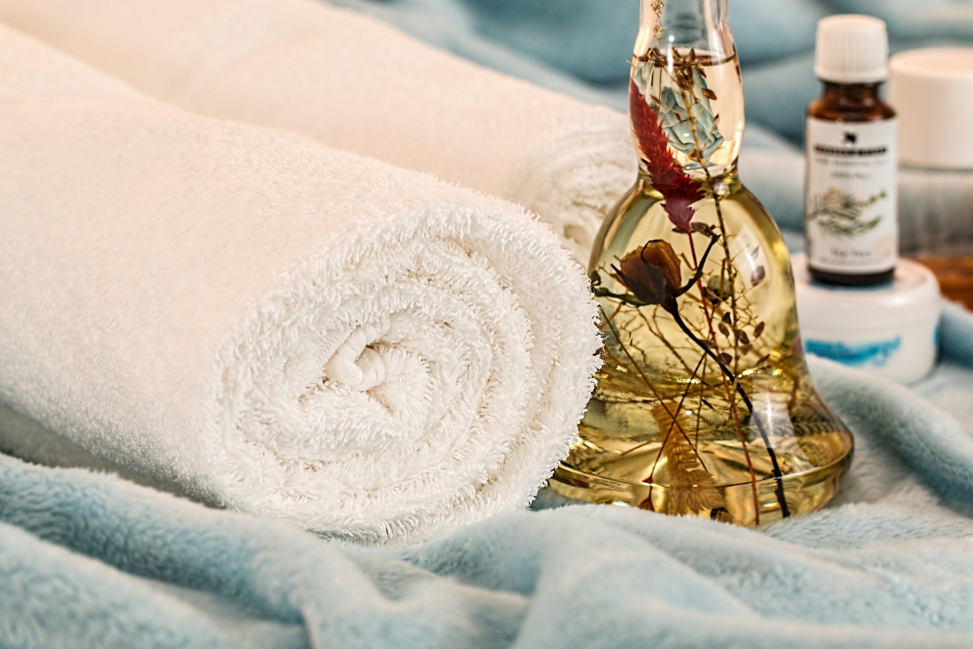 massage-therapy-gbbed3fe65_1920